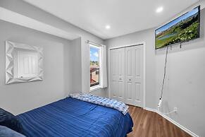 12 Spacious Home w A C Crib Garage By Airport