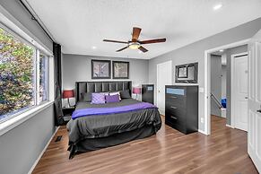 12 Spacious Home w A C Crib Garage By Airport