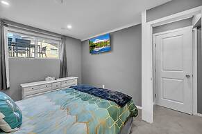 12 Spacious Home w A C Crib Garage By Airport