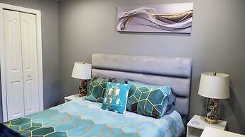 12 Spacious Home w A C Crib Garage By Airport