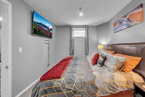 12 Spacious Home w A C Crib Garage By Airport