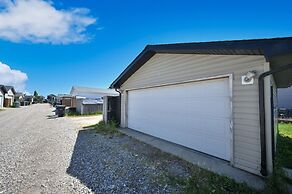 12 Spacious Home w A C Crib Garage By Airport