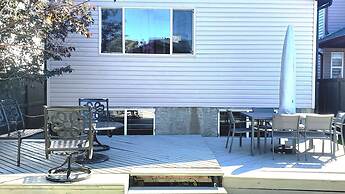 12 Spacious Home w A C Crib Garage By Airport