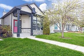 12 Spacious Home w A C Crib Garage By Airport