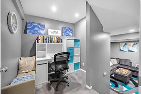 12 Spacious Home w A C Crib Garage By Airport
