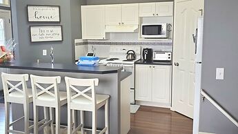 12 Spacious Home w A C Crib Garage By Airport