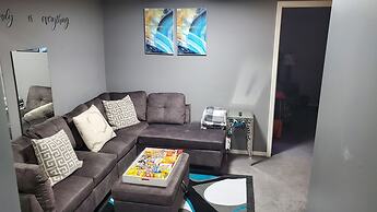 12 Spacious Home w A C Crib Garage By Airport