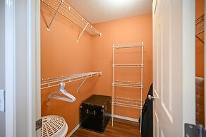 12 Spacious Home w A C Crib Garage By Airport