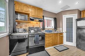 52-3 Bed Suite on Lake Central A C By Airport