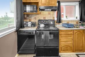 52-3 Bed Suite on Lake Central A C By Airport