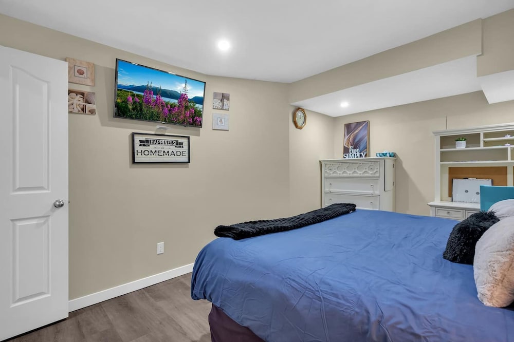 240 Spacious Modern Home w AC