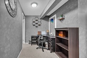 33 Executive Home A C Airport