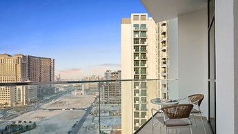 1BR Apt Near Downtown with Skyline Views