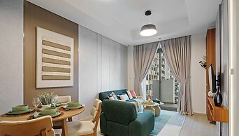 1BR Apt Near Downtown with Skyline Views