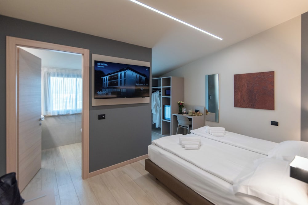 Ile Hotel