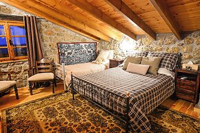 Petrino Lodge