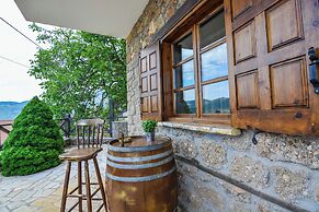 Petrino Lodge