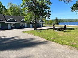 The Ash Grove Inn