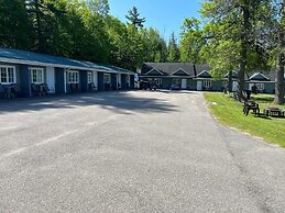The Ash Grove Inn