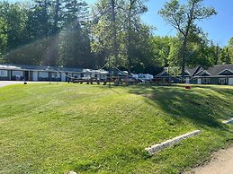 The Ash Grove Inn