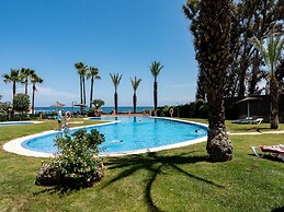 Beachfront Apartment -don Juan Manilva