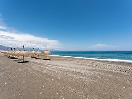 Beachfront Apartment -don Juan Manilva