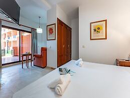 Beachfront Apartment -don Juan Manilva