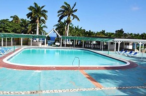 Oceanview Studio Apt w/ Pool, Bar & Beach Access