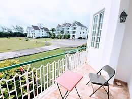 Oceanview Studio Apt w/ Pool, Bar & Beach Access