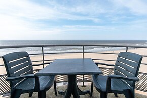 Apartment in Mariakerke With Stunning Sea Views