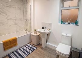 2 Bed, Sleeps 4, Pet Friendly, Free Parking