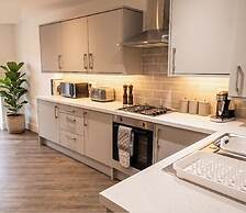 2 Bed, Sleeps 4, Pet Friendly, Free Parking