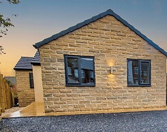 2 Bed, Sleeps 4, Pet Friendly, Free Parking