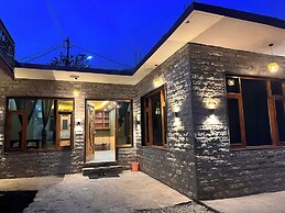 Redrosecottages
