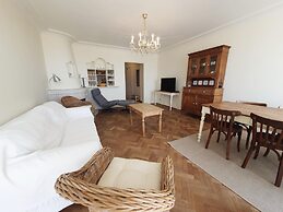 Charming Apartment Near the Beach