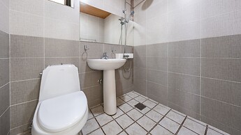 Geoje Ahat Spa Pension