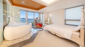 Geoje Ahat Spa Pension