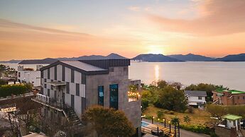 Geoje Ahat Spa Pension