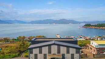 Geoje Ahat Spa Pension