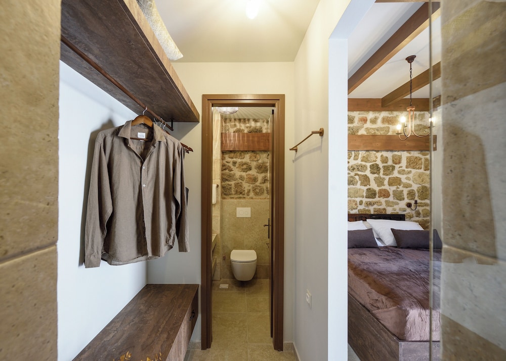 SPANISH KNIGHTS INN