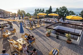 Côté Lac Hostel