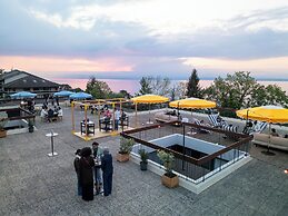 Côté Lac Hostel