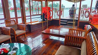 Kerala Nature Houseboat by Coco floatel