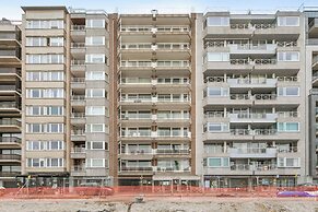 Flat in Blankenberge With Marina Views
