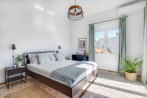 Sea City and Mountain View Apartment