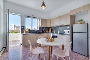Sea City and Mountain View Apartment