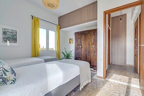 Sea City and Mountain View Apartment