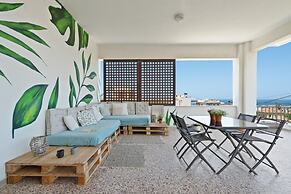 Sea City and Mountain View Apartment