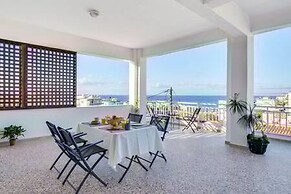 Sea City and Mountain View Apartment