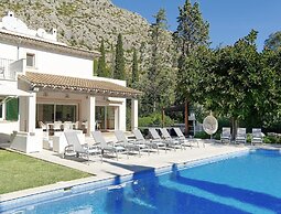 Villa on the Foot of La Font Hills